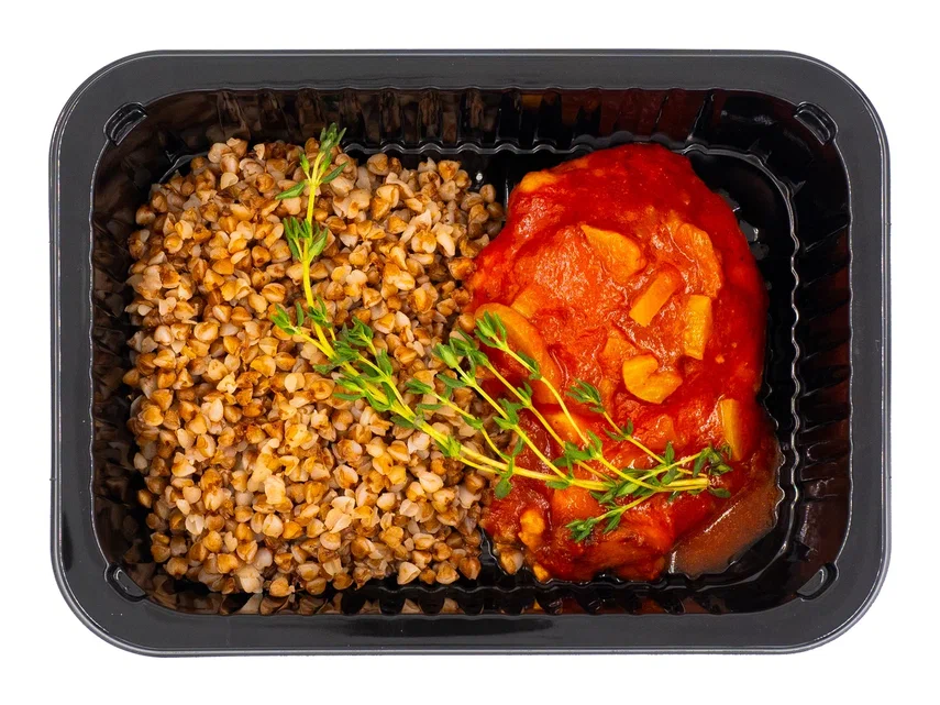 Thigh Fillet in Savory Tomato-Thyme Sauce with Rustic Buckwheat