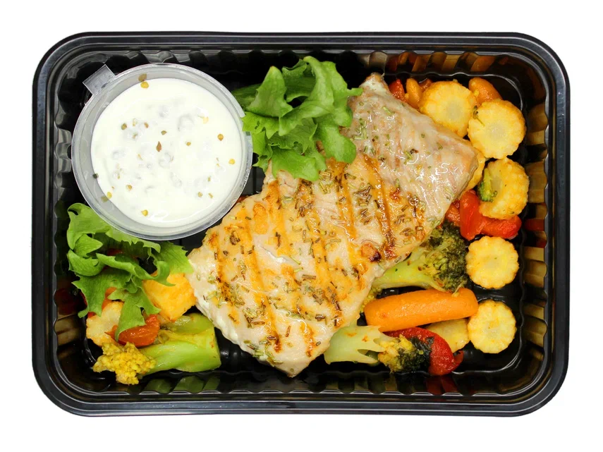 Grilled Salmon Fillet with Steamed Vegetables